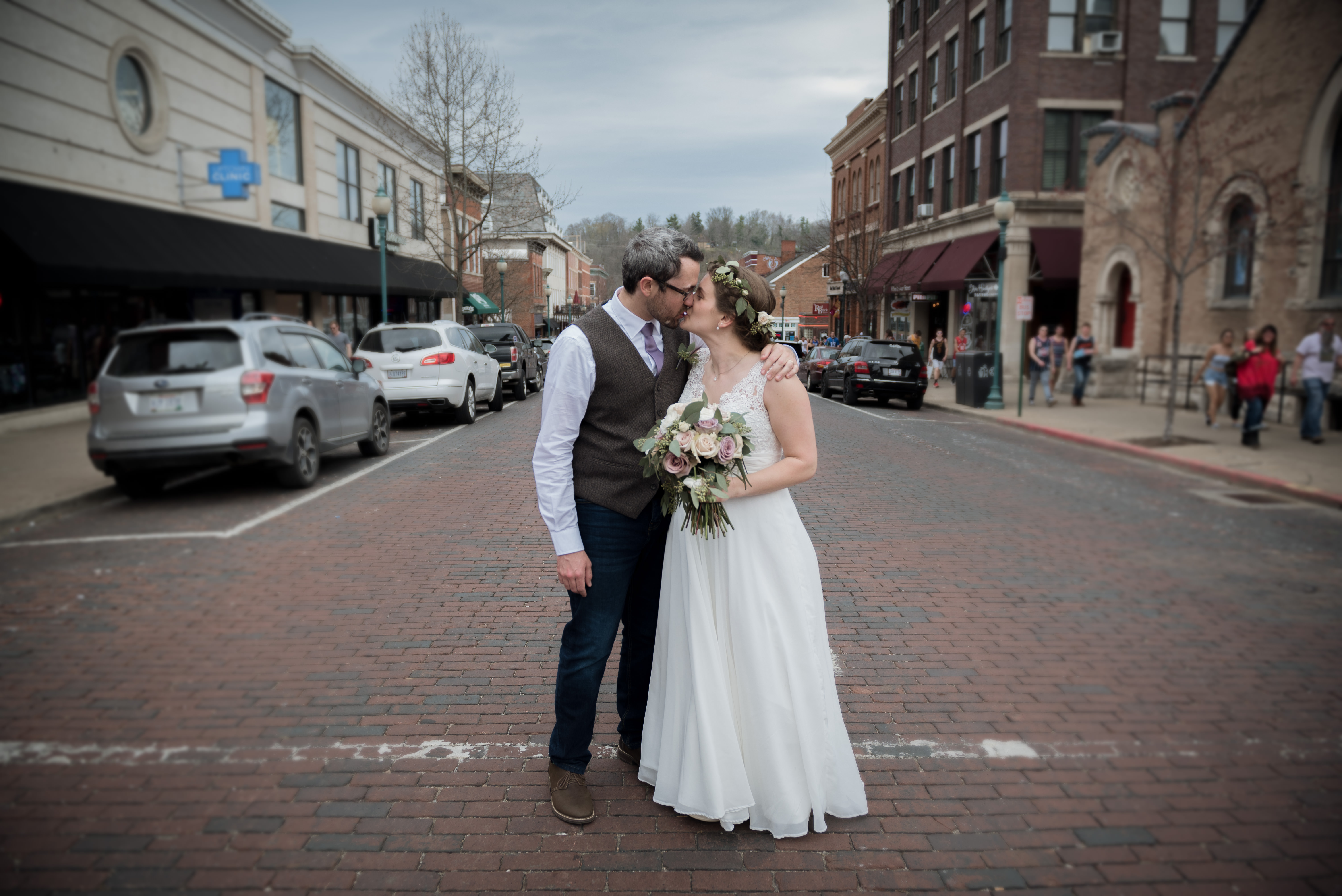 court street wedding photographer in Athens Ohio