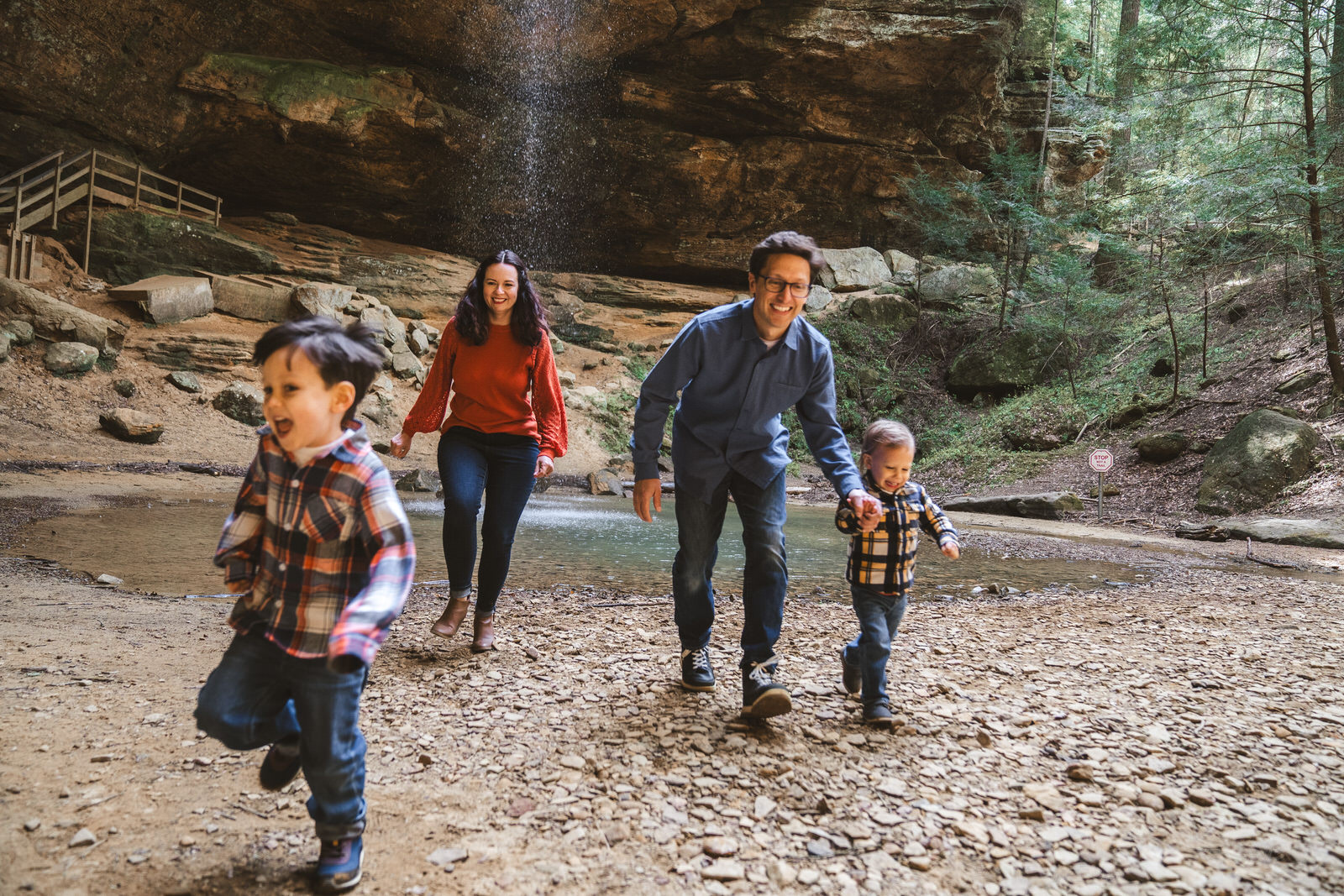 Family photos in Hocking Hills Ohio at Ashcave