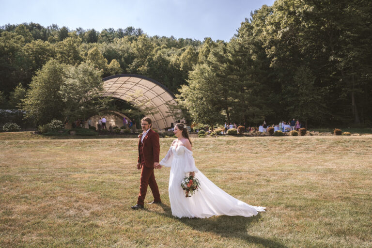 Scenic Hocking Hills Wedding