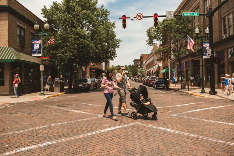 The Best Family Photo Locations in Athens, Ohio